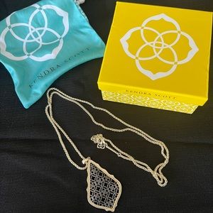 Kendra Scott pendant necklace